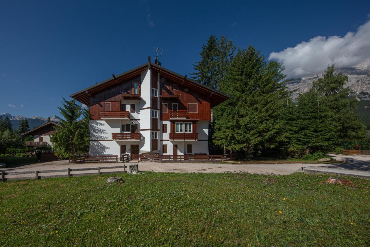 Cortina-House Apartment Cortina d'Ampezzo Exterior photo